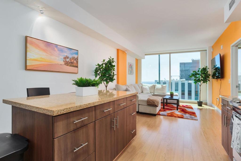 Apartamento Beautiful High Rise 1bed 1bath Free Secured Parking