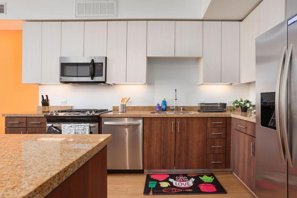 Apartamento Beautiful High Rise 1bed 1bath Free Secured Parking