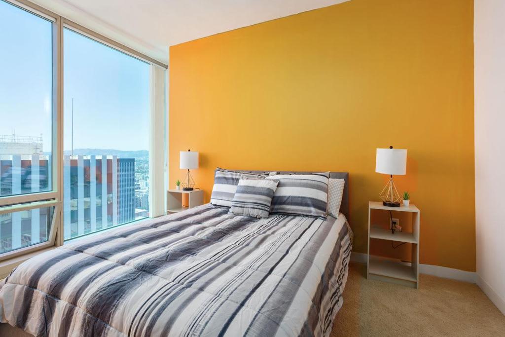 Beautiful High Rise 1bed 1bath Free Secured Parking Apartamento *