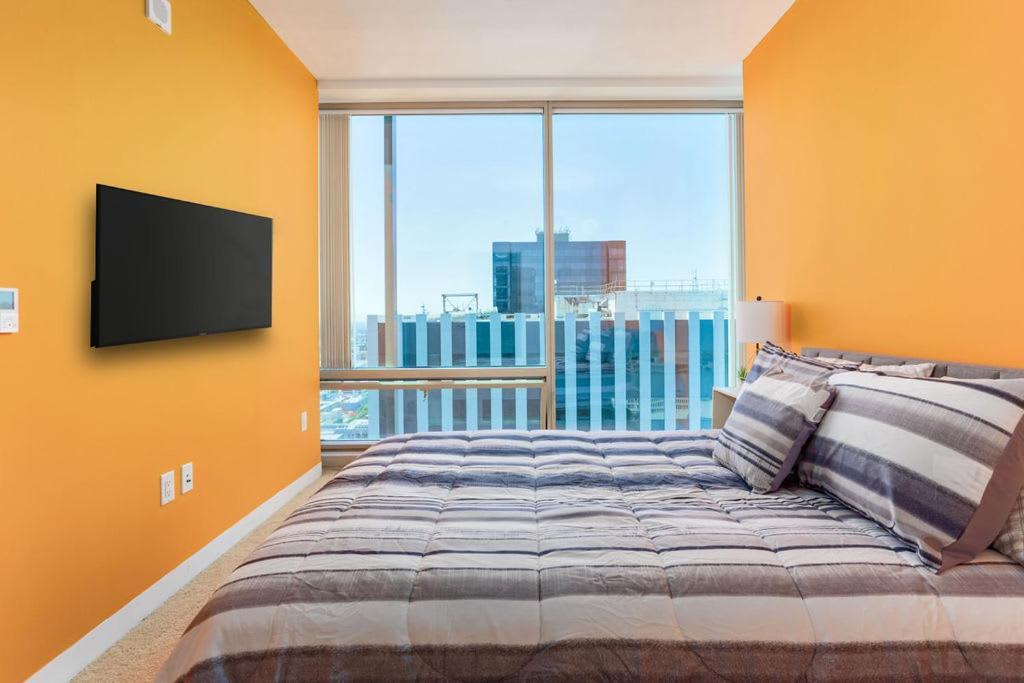 Apartamento Beautiful High Rise 1bed 1bath Free Secured Parking *
