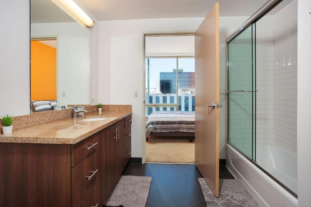 Beautiful High Rise 1bed 1bath Free Secured Parking Apartamento